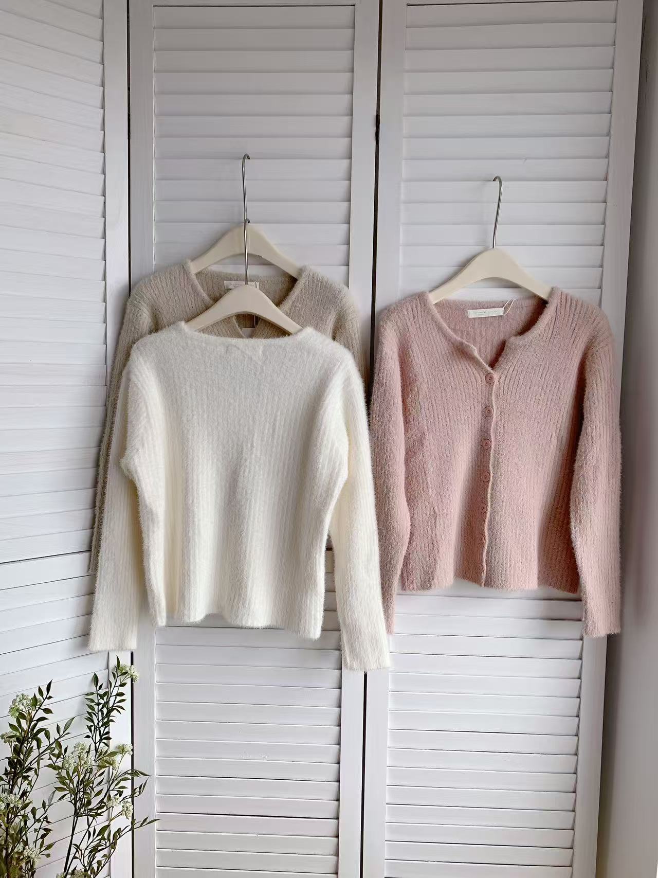 HELLO MILK TEE- 85676 坑條毛衣