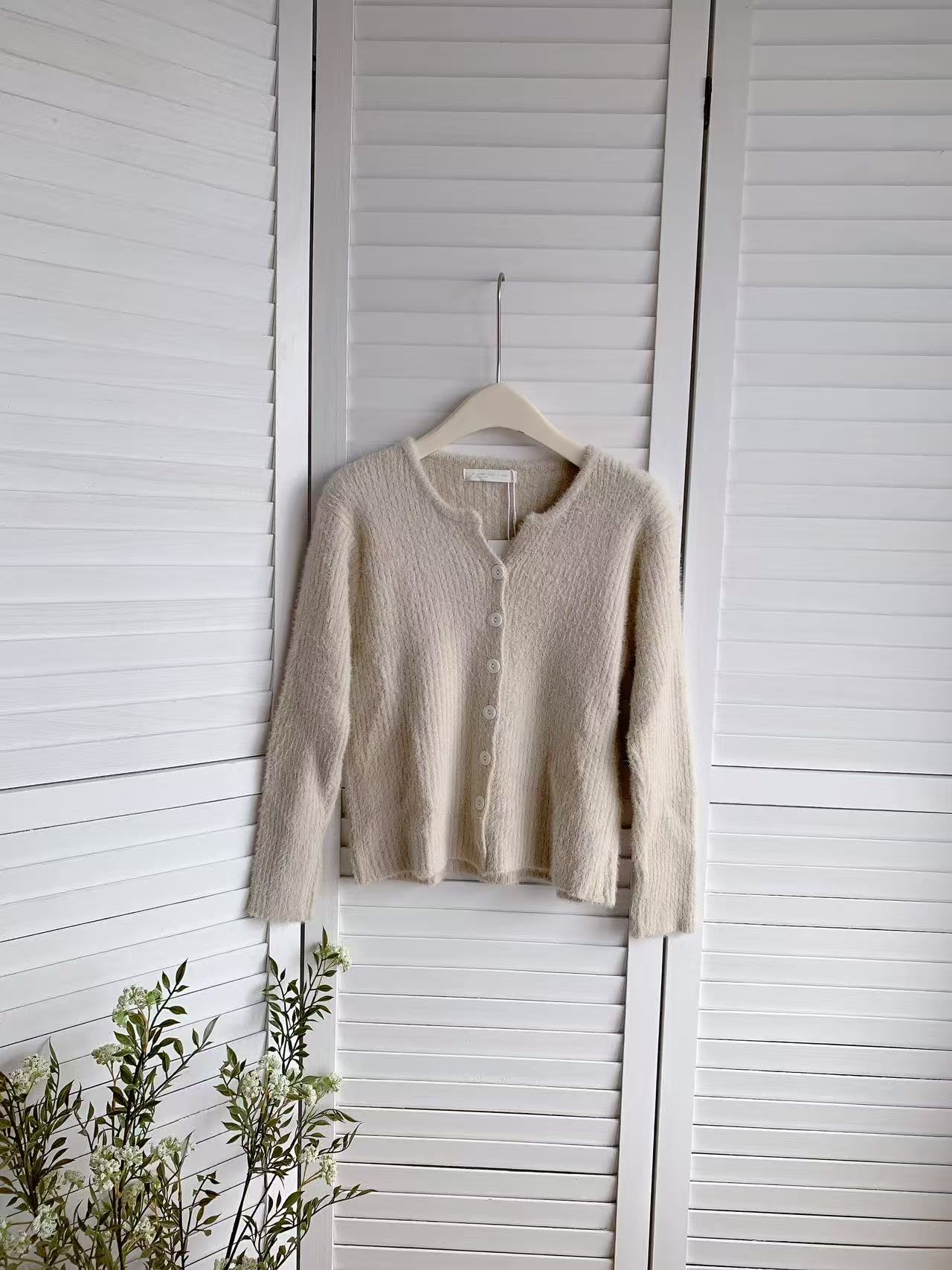 HELLO MILK TEE- 85676 坑條毛衣