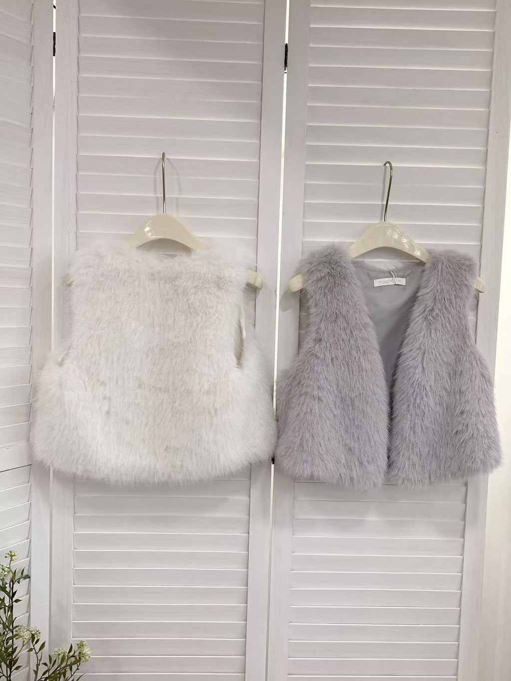 HELLO MILK TEE- 85696 毛絨馬甲