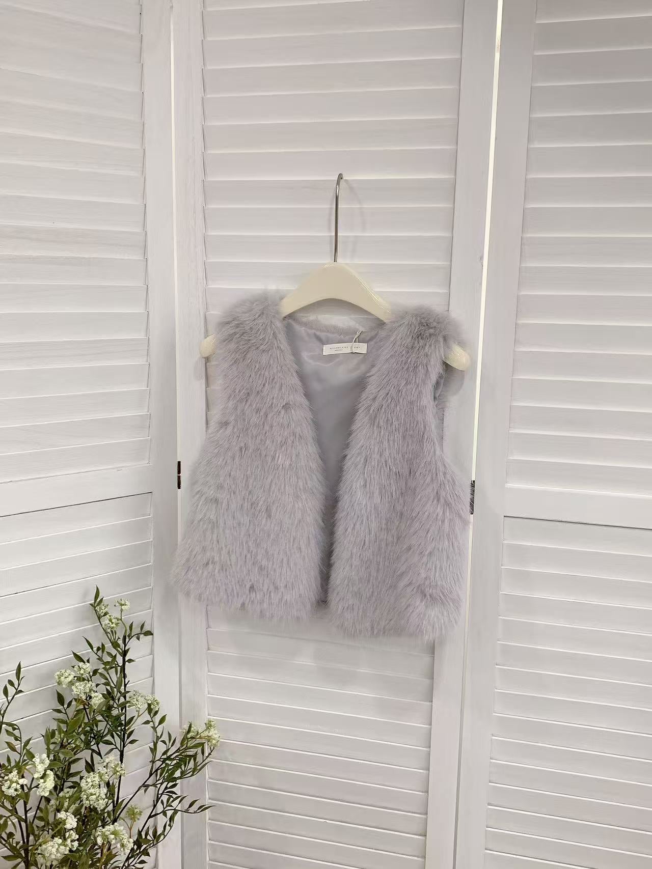 HELLO MILK TEE- 85696 毛絨馬甲