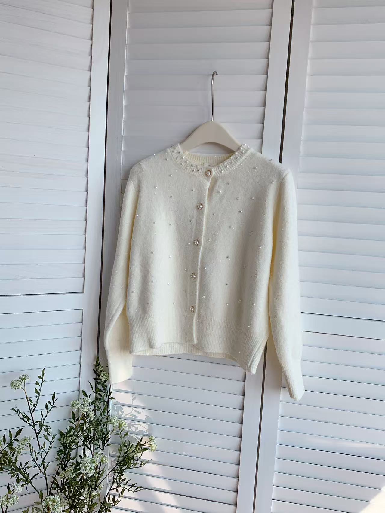 HELLO MILK TEE- 85674 釘珠毛衣