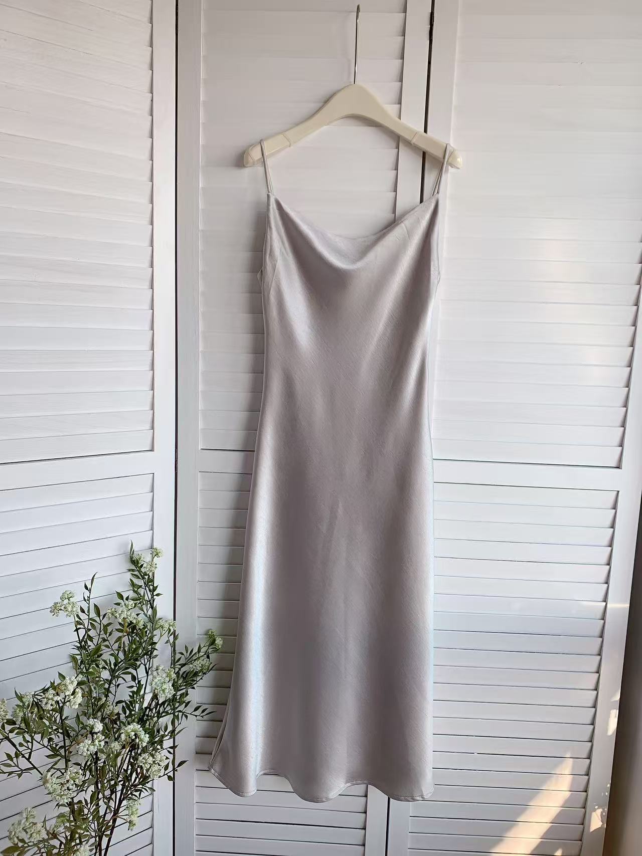 HELLO MILK TEE- 85661 緞面吊帶裙