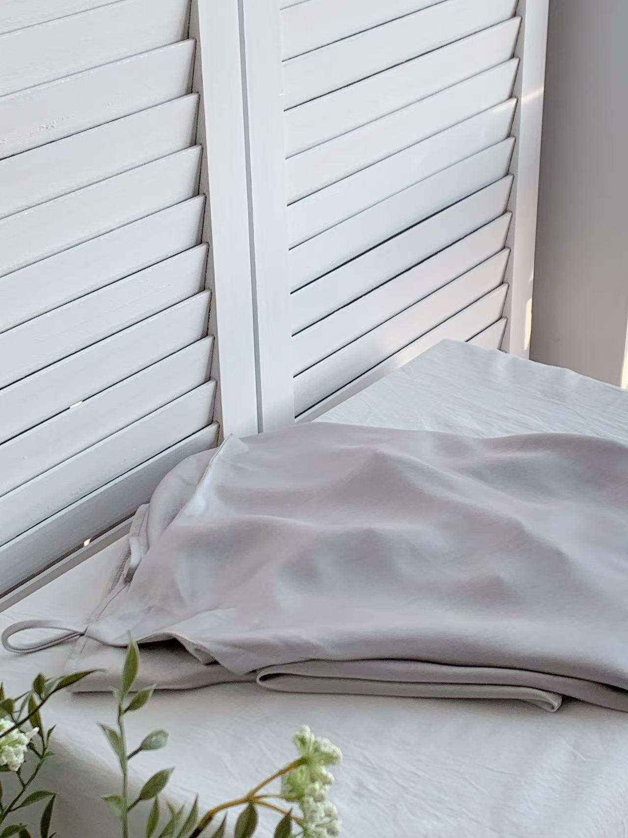 HELLO MILK TEE- 85661 緞面吊帶裙