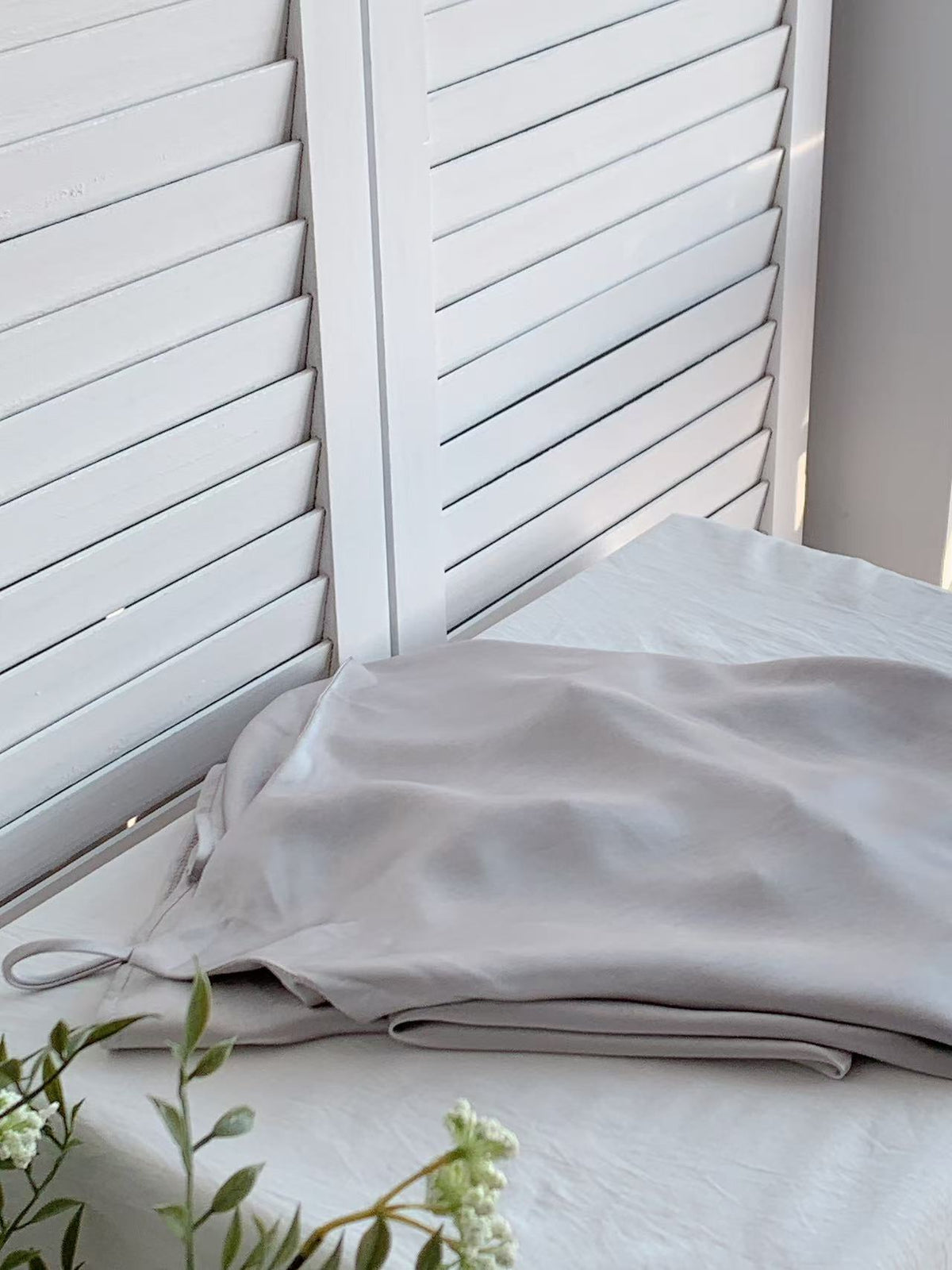 HELLO MILK TEE- 85661 緞面吊帶裙