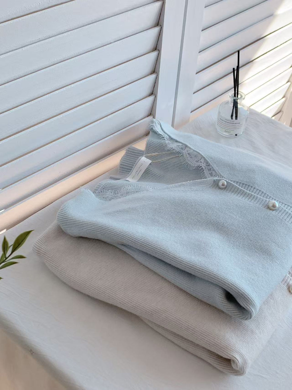 HELLO MILK TEE- 85725 蕾絲開衫