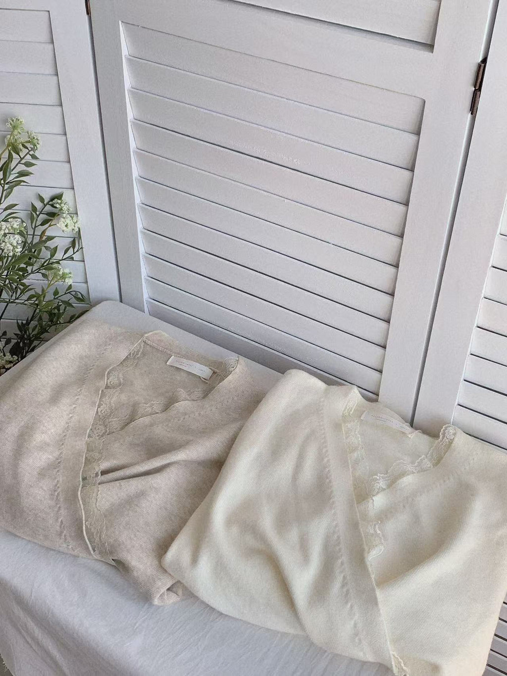 HELLO MILK TEE- 85713 蕾絲針織衫