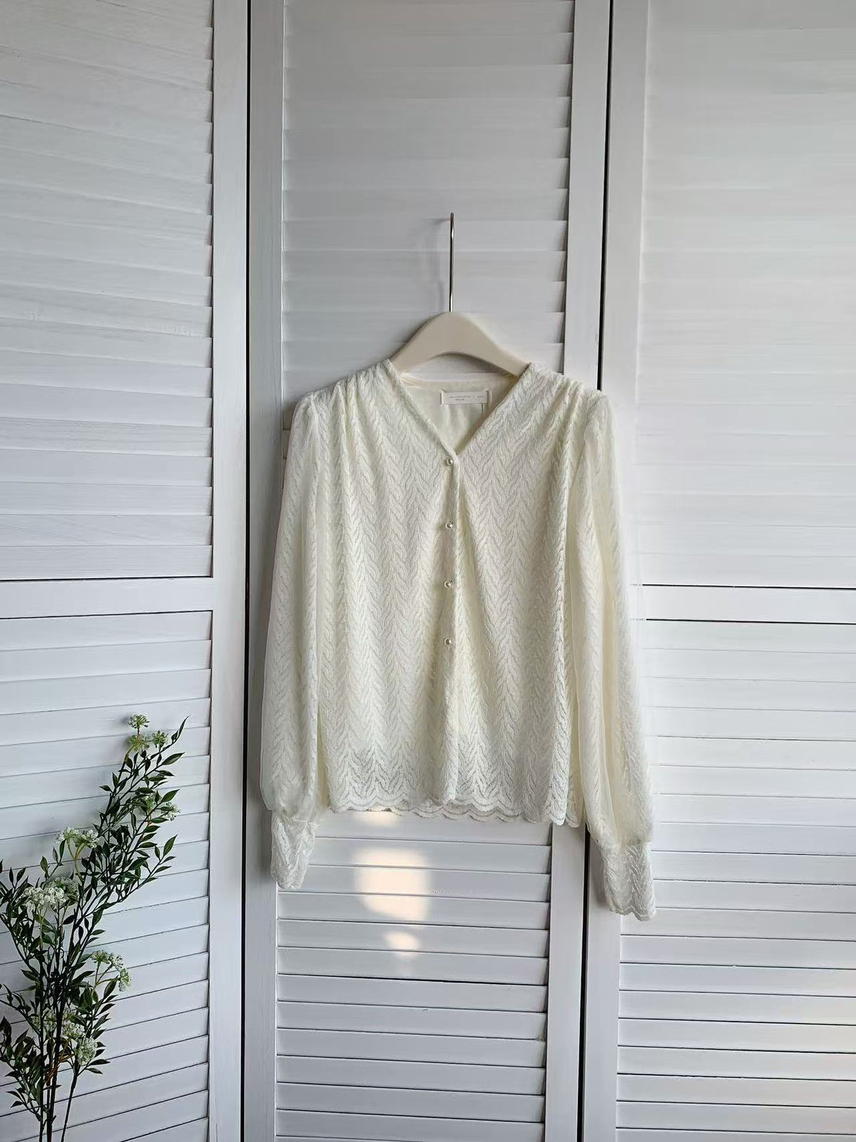 HELLO MILK TEE- 85664 珍珠扣小衫