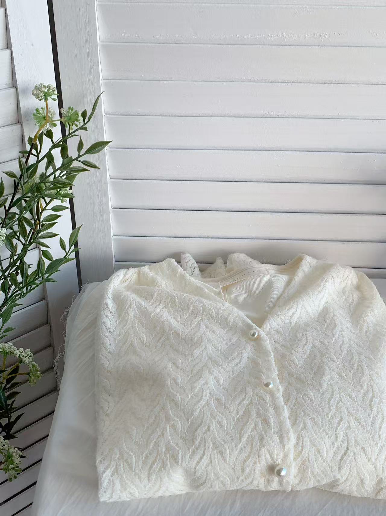 HELLO MILK TEE- 85664 珍珠扣小衫