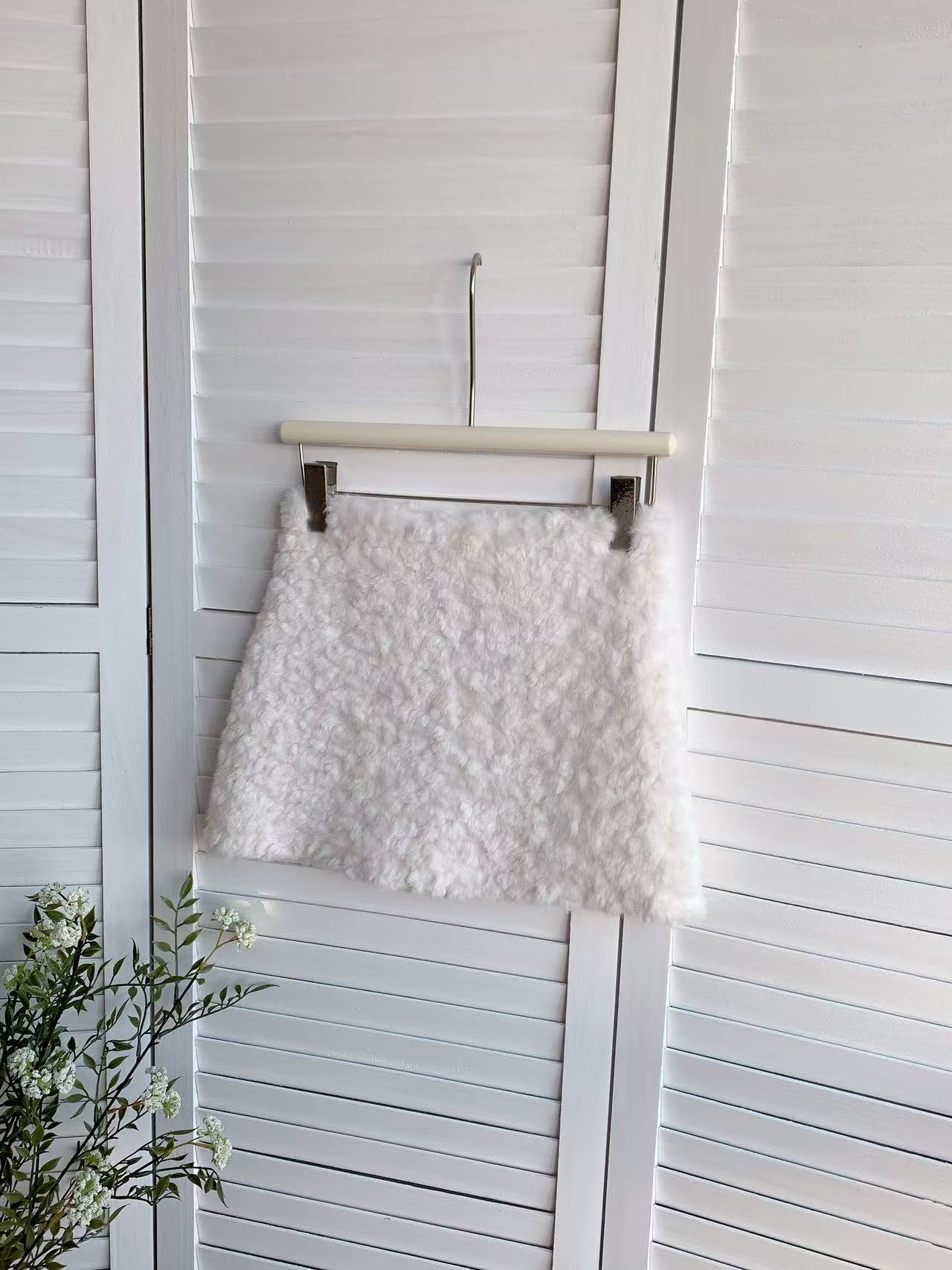 HELLO MILK TEE- 85717 毛絨短裙