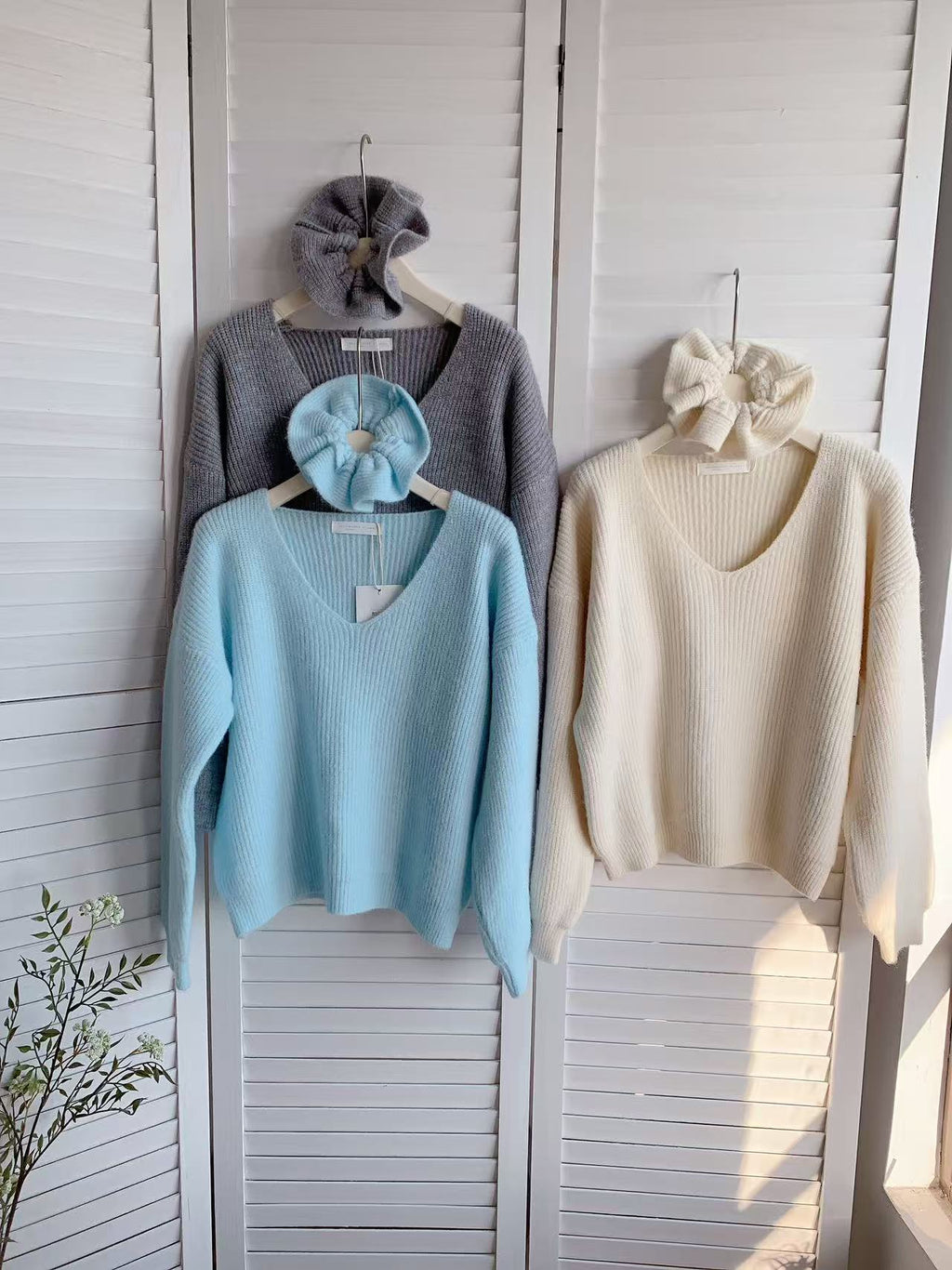 HELLO MILK TEE- 85757 V領毛衣