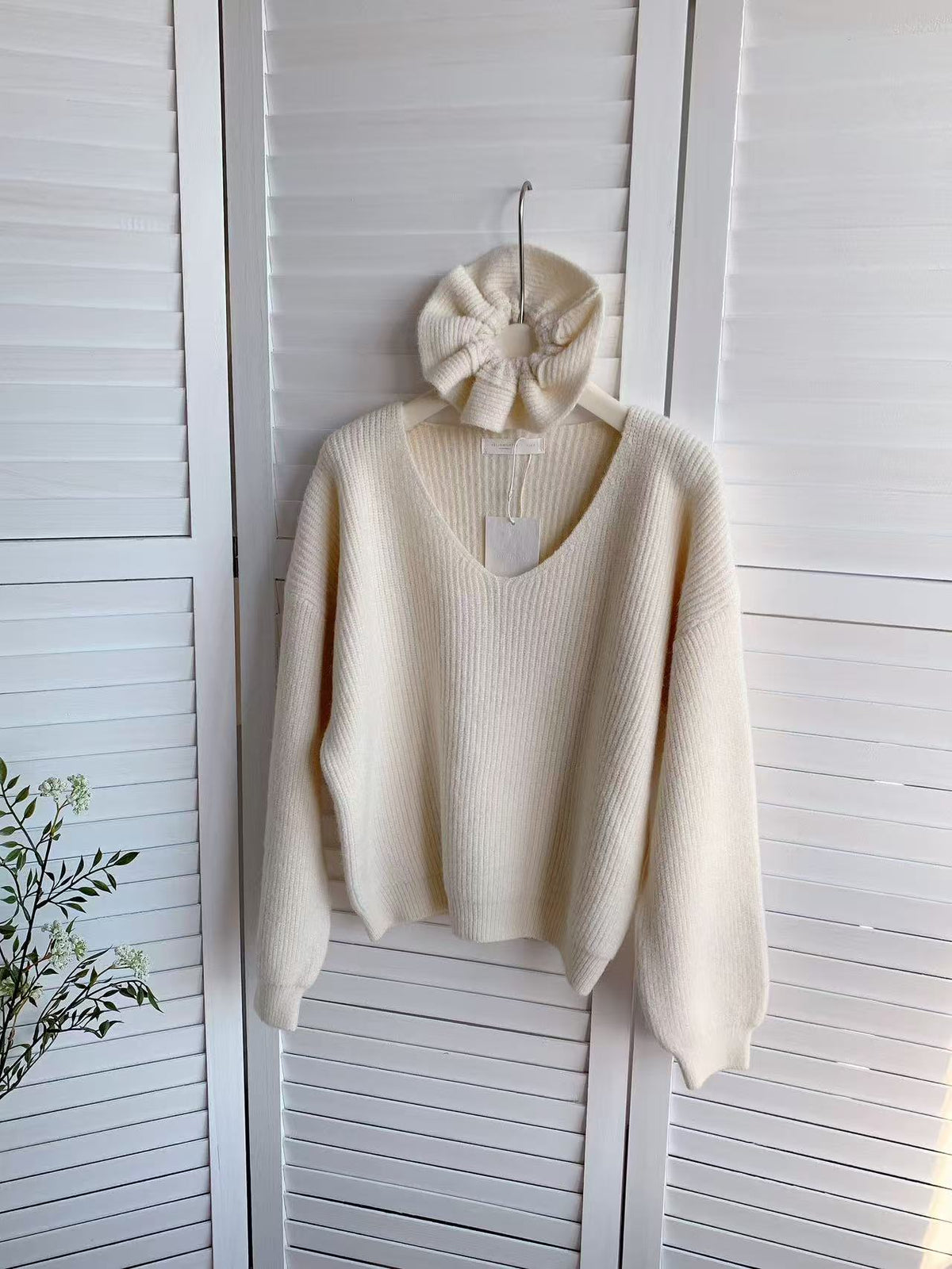 HELLO MILK TEE- 85757 V領毛衣