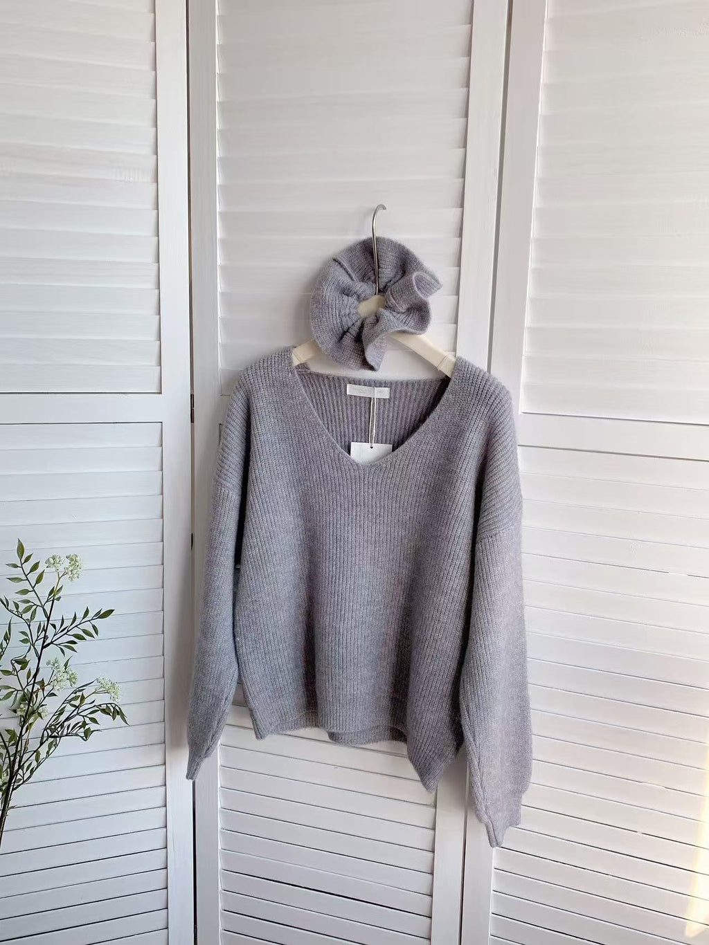 HELLO MILK TEE- 85757 V領毛衣