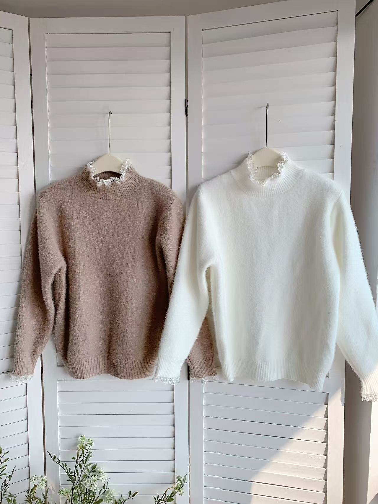 HELLO MILK TEE- 85783 蕾絲拼接衫