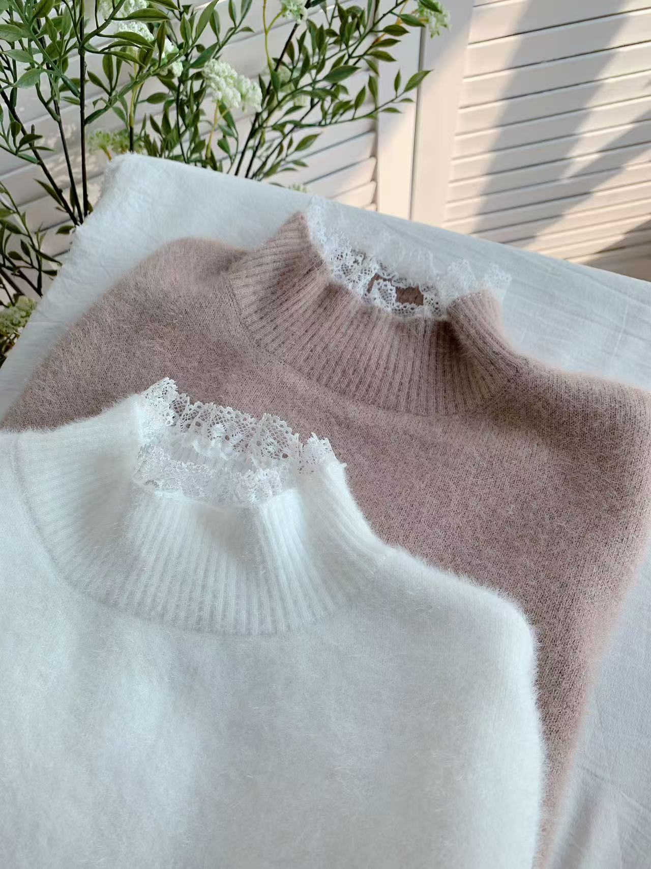 HELLO MILK TEE- 85783 蕾絲拼接衫