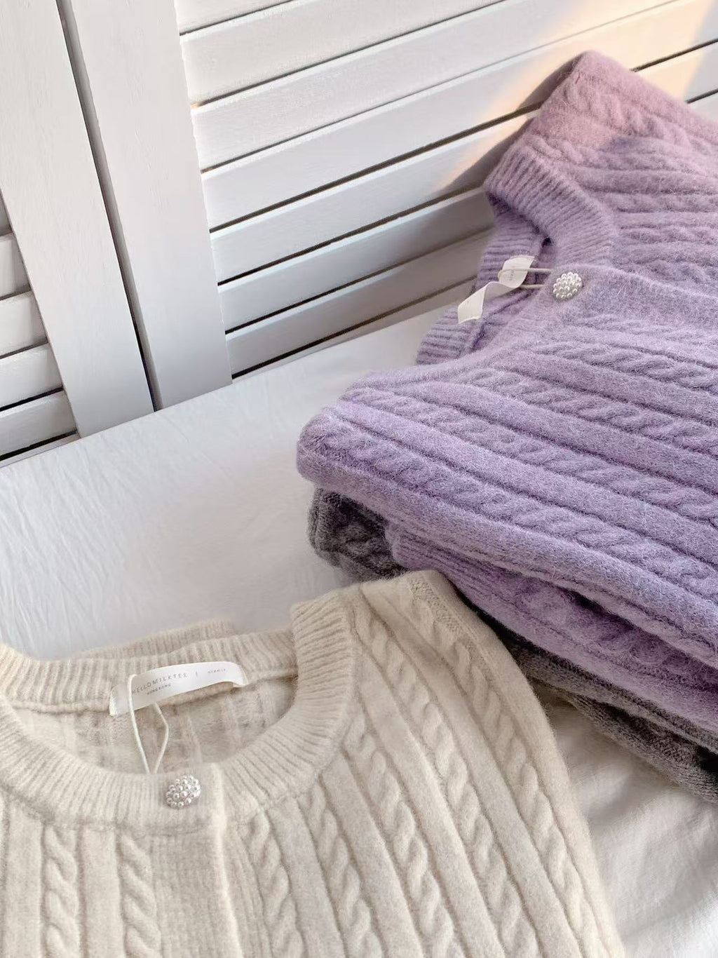 HELLO MILK TEE- 85814 扭花針織衫