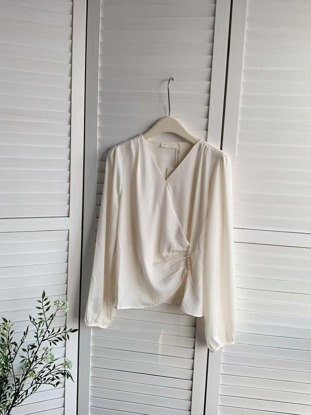 HELLO MILK TEE- 85772 V領氣質衫