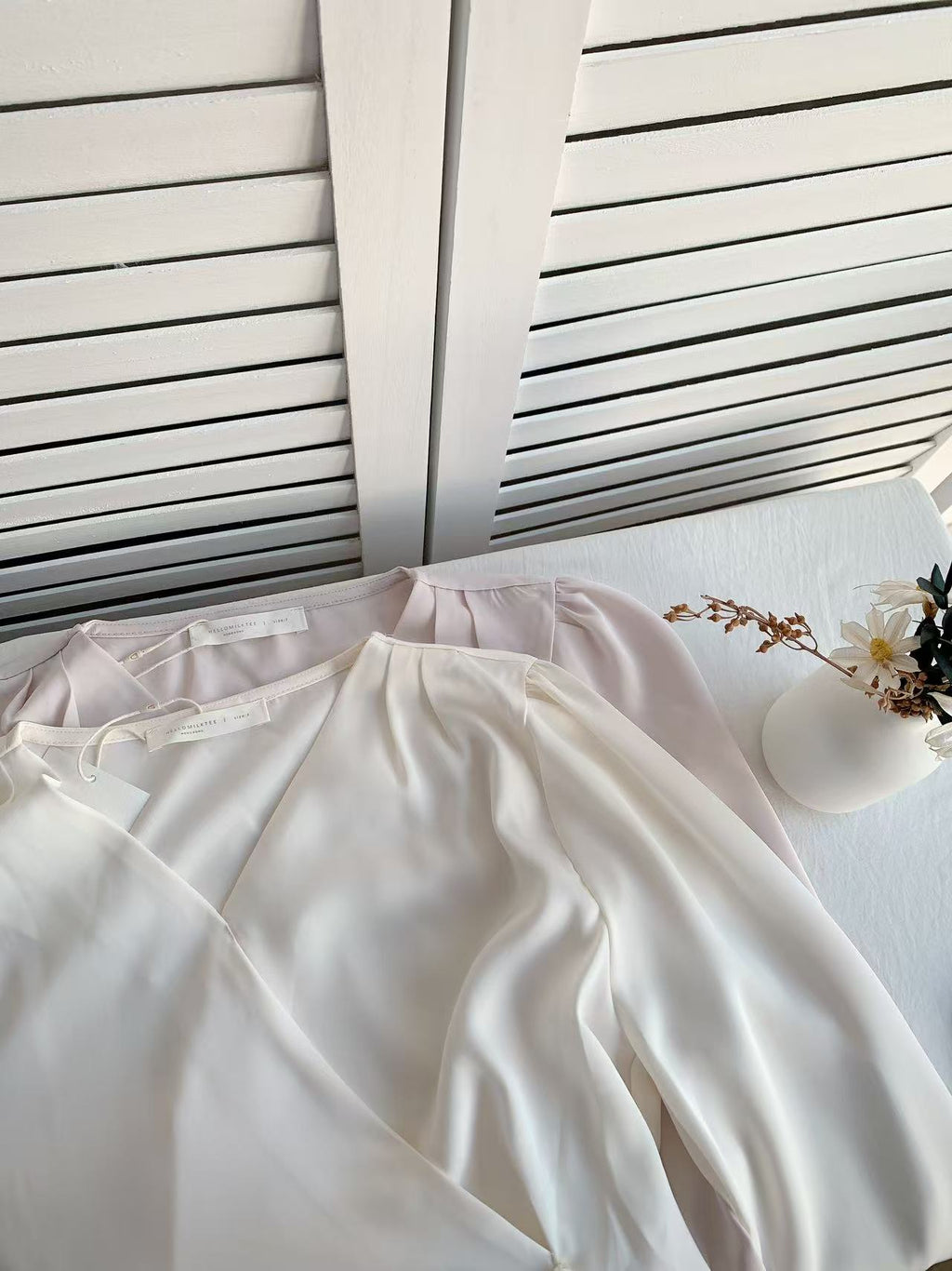 HELLO MILK TEE- 85772 V領氣質衫