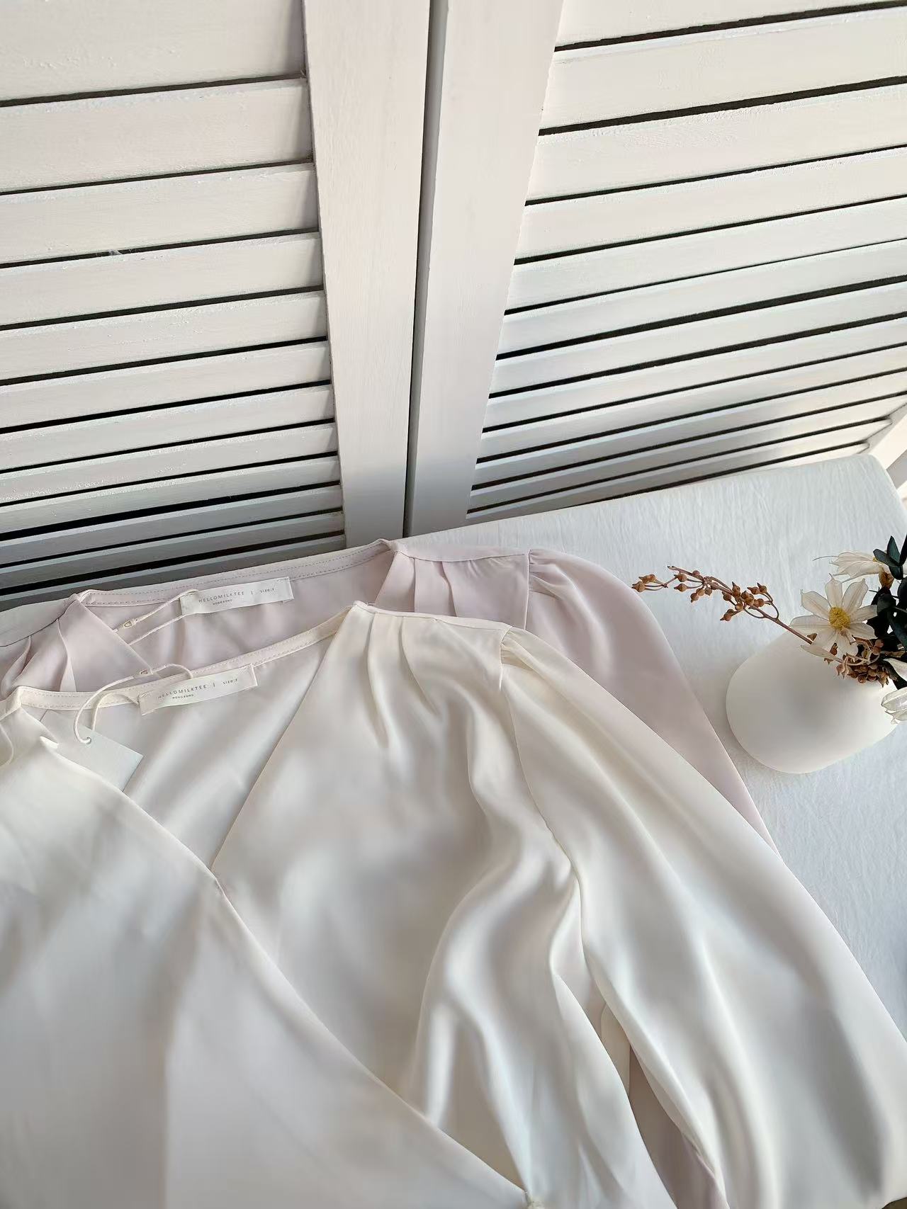 HELLO MILK TEE- 85772 V領氣質衫