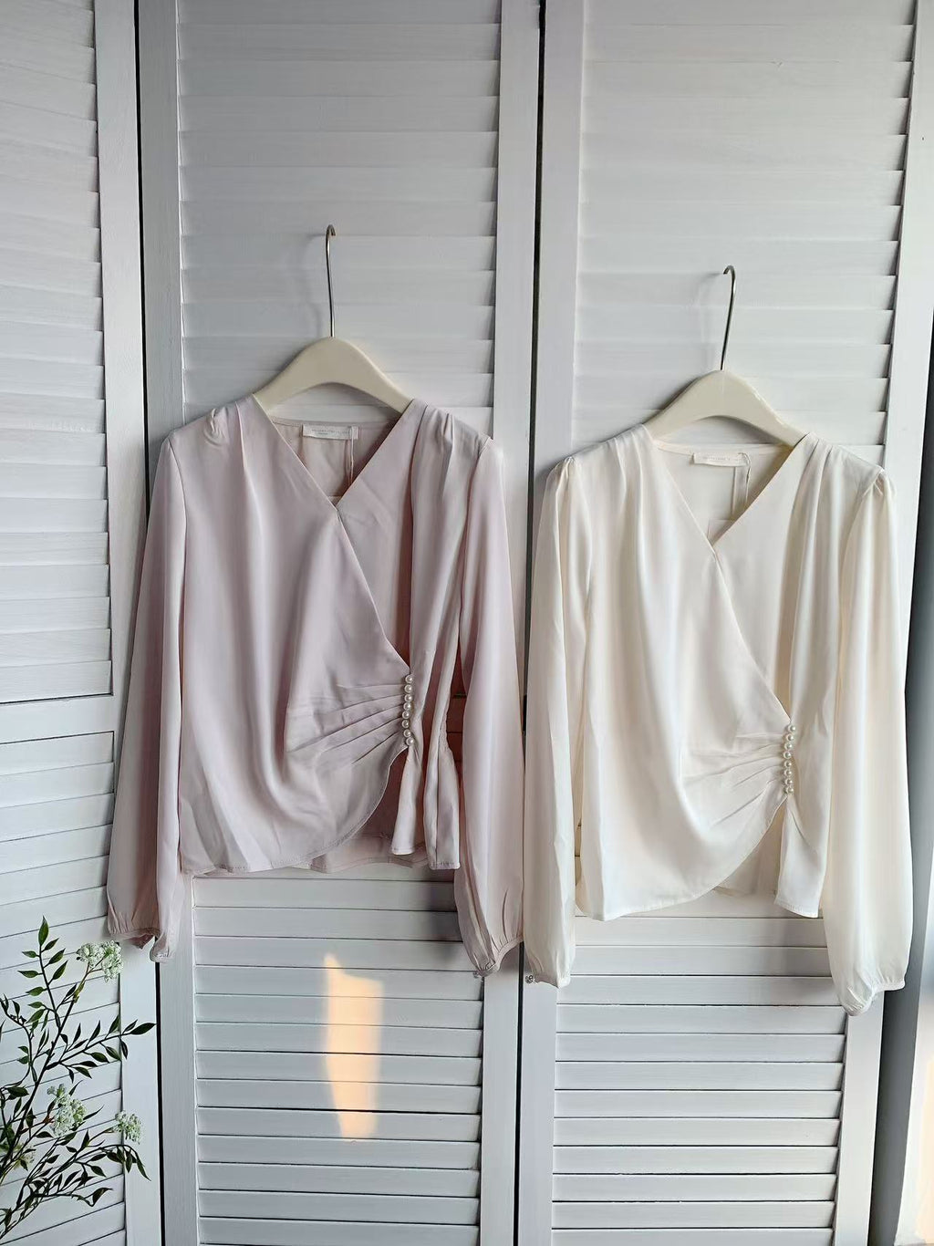 HELLO MILK TEE- 85772 V領氣質衫