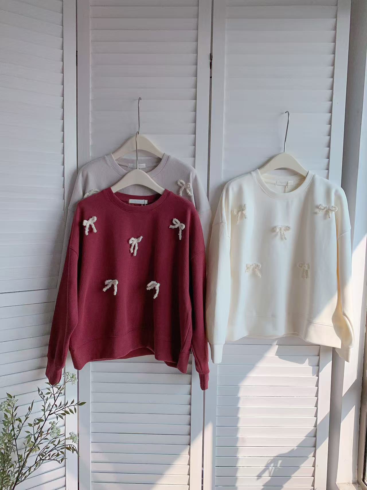 HELLO MILK TEE- 85811 釘珠上衣