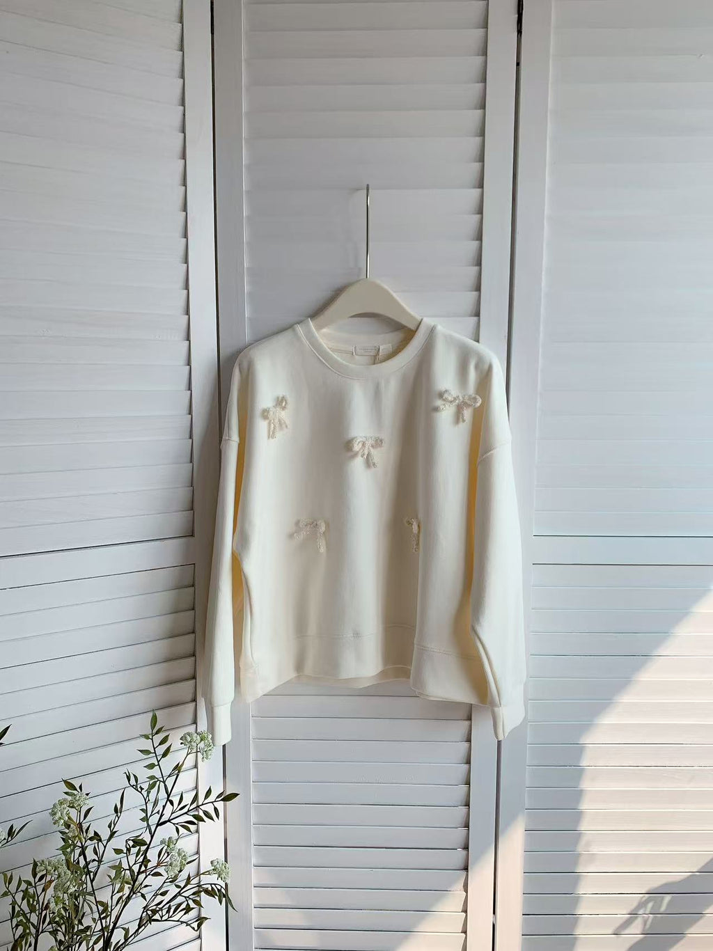 HELLO MILK TEE- 85811 釘珠上衣