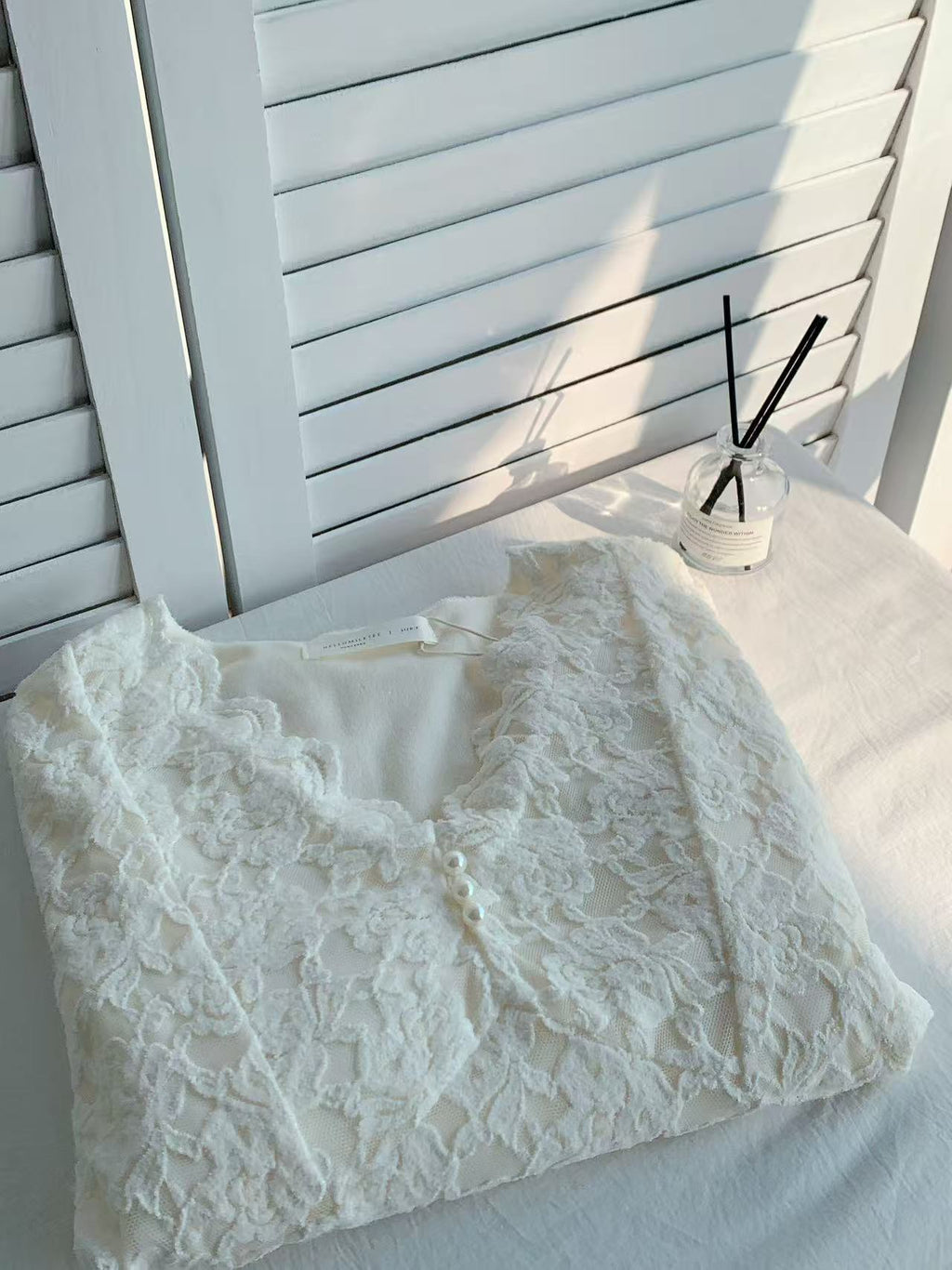 HELLO MILK TEE- 85825 蕾絲上衣