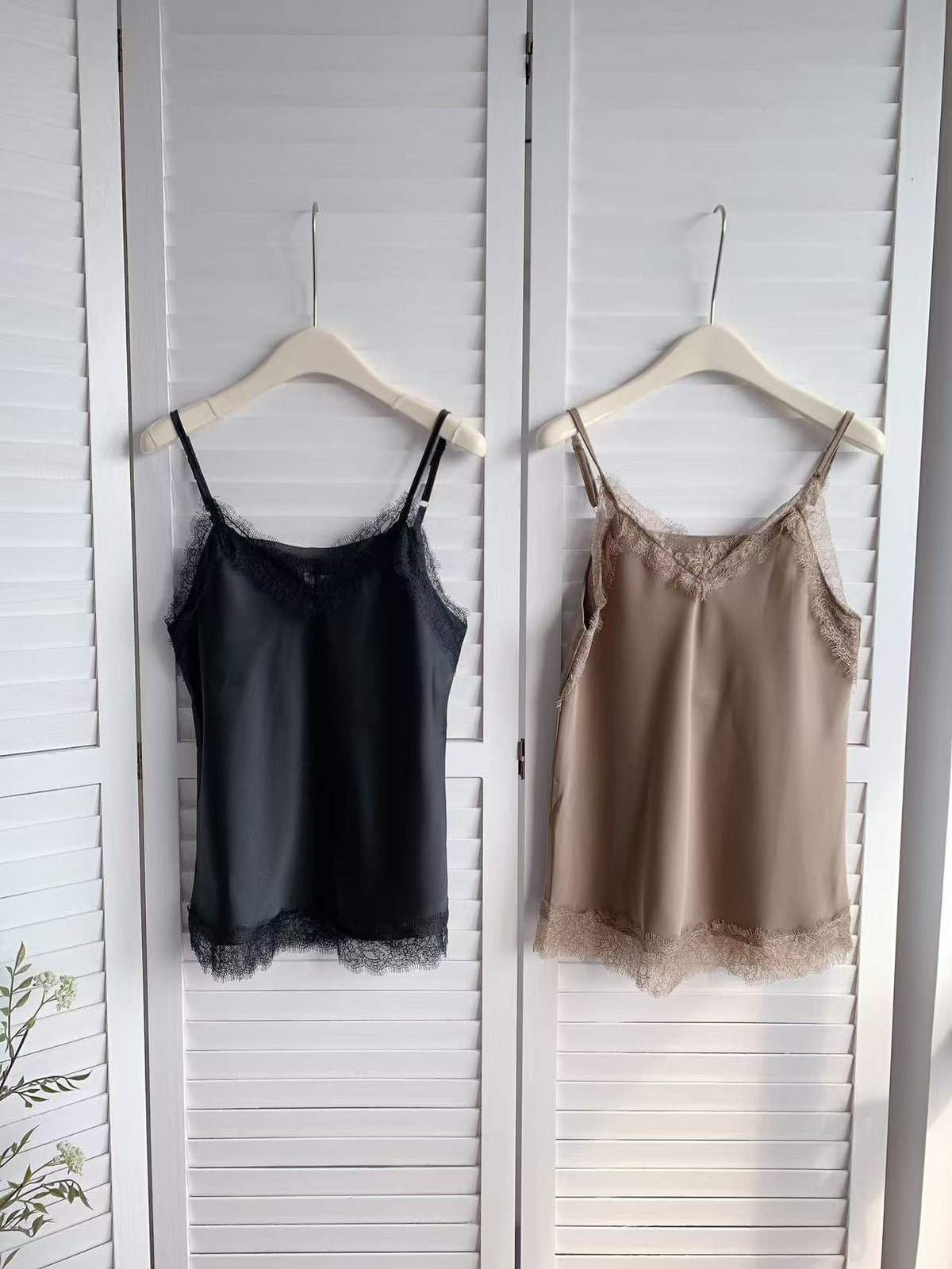 HELLO MILK TEE- 85799 蕾絲吊帶衫