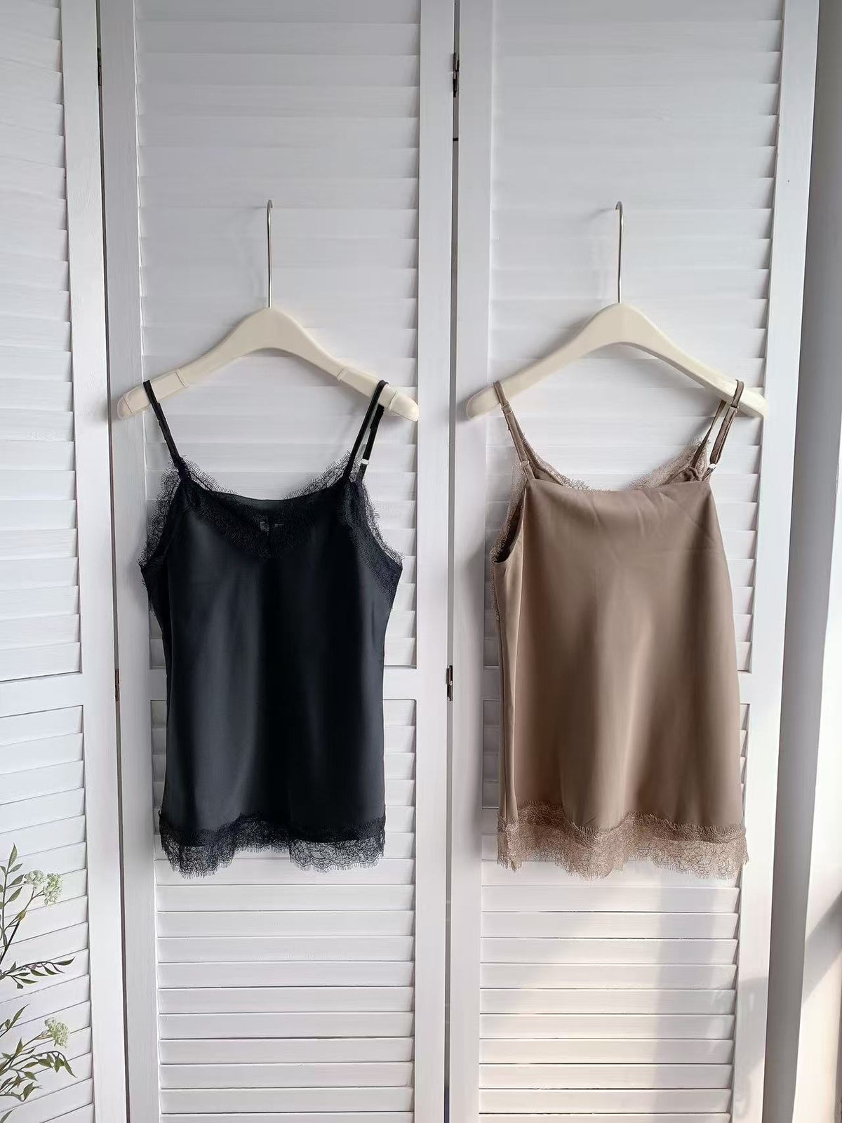 HELLO MILK TEE- 85799 蕾絲吊帶衫