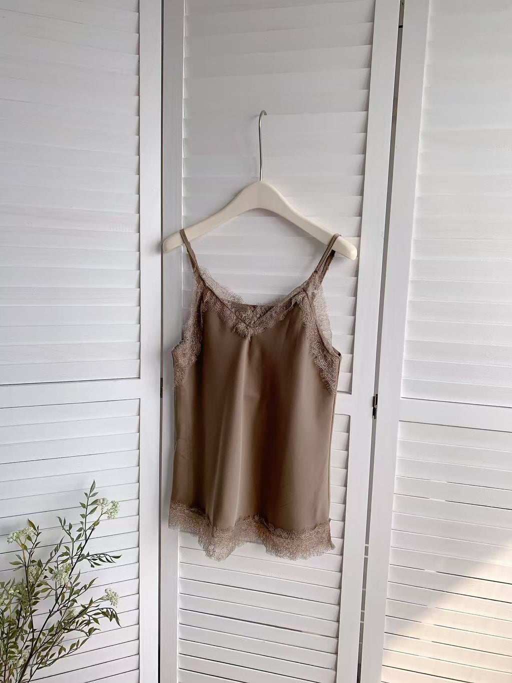 HELLO MILK TEE- 85799 蕾絲吊帶衫