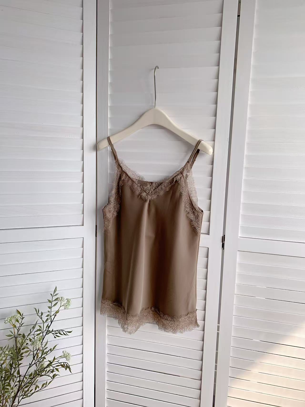 HELLO MILK TEE- 85799 蕾絲吊帶衫