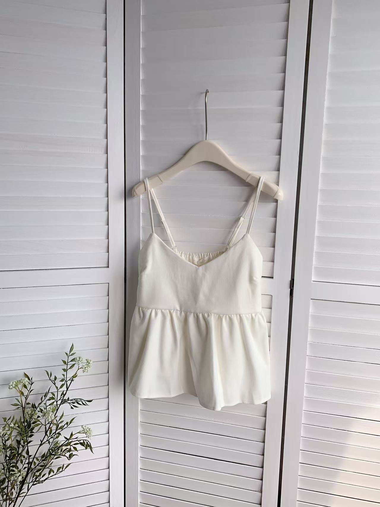 HELLO MILK TEE- 85832 簡約吊帶衫