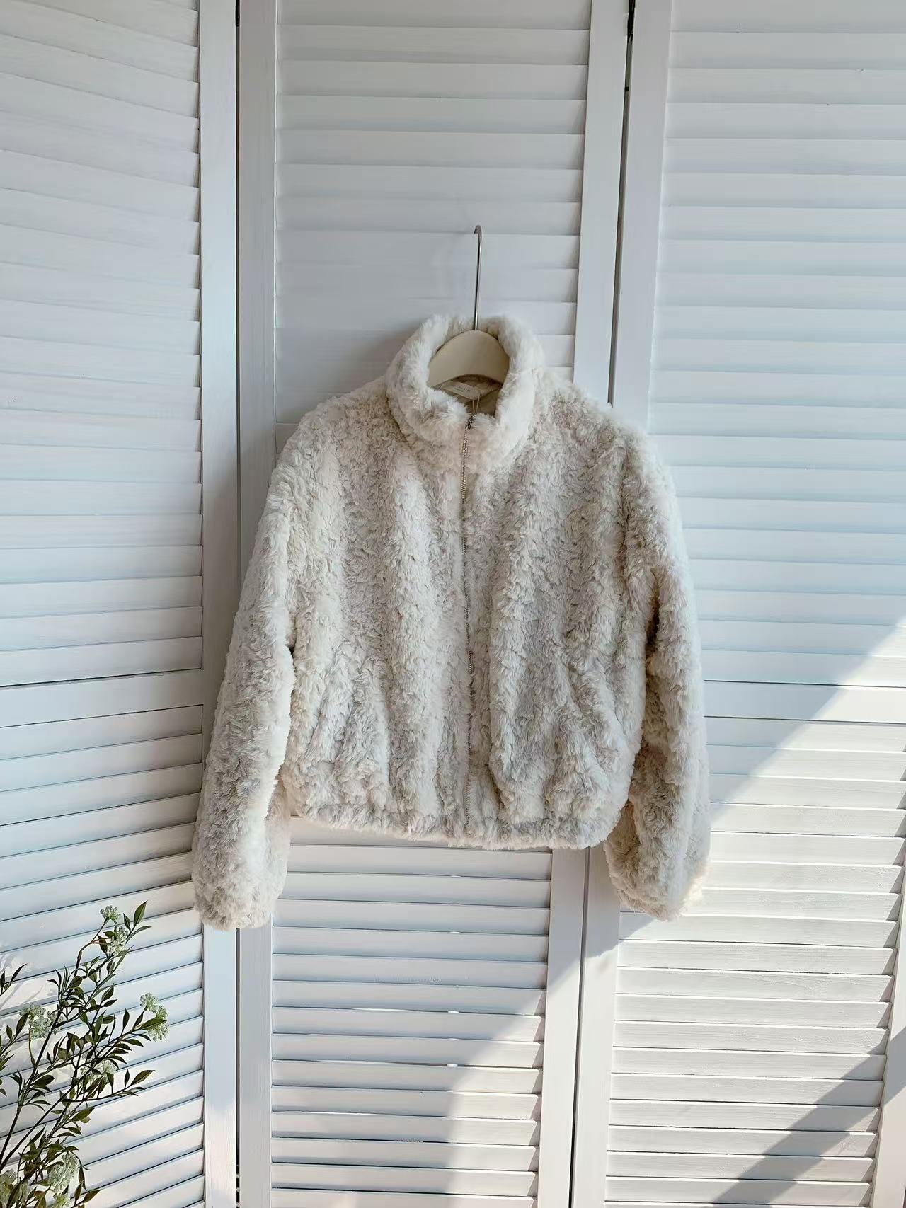 HELLO MILK TEE- 85828 毛毛外套