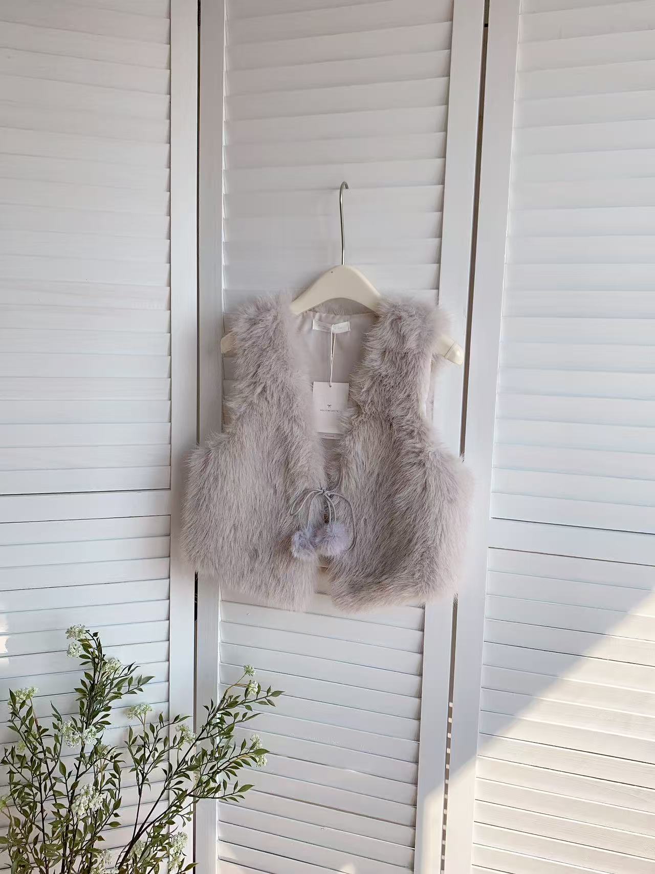 HELLO MILK TEE- 85875 毛絨馬甲