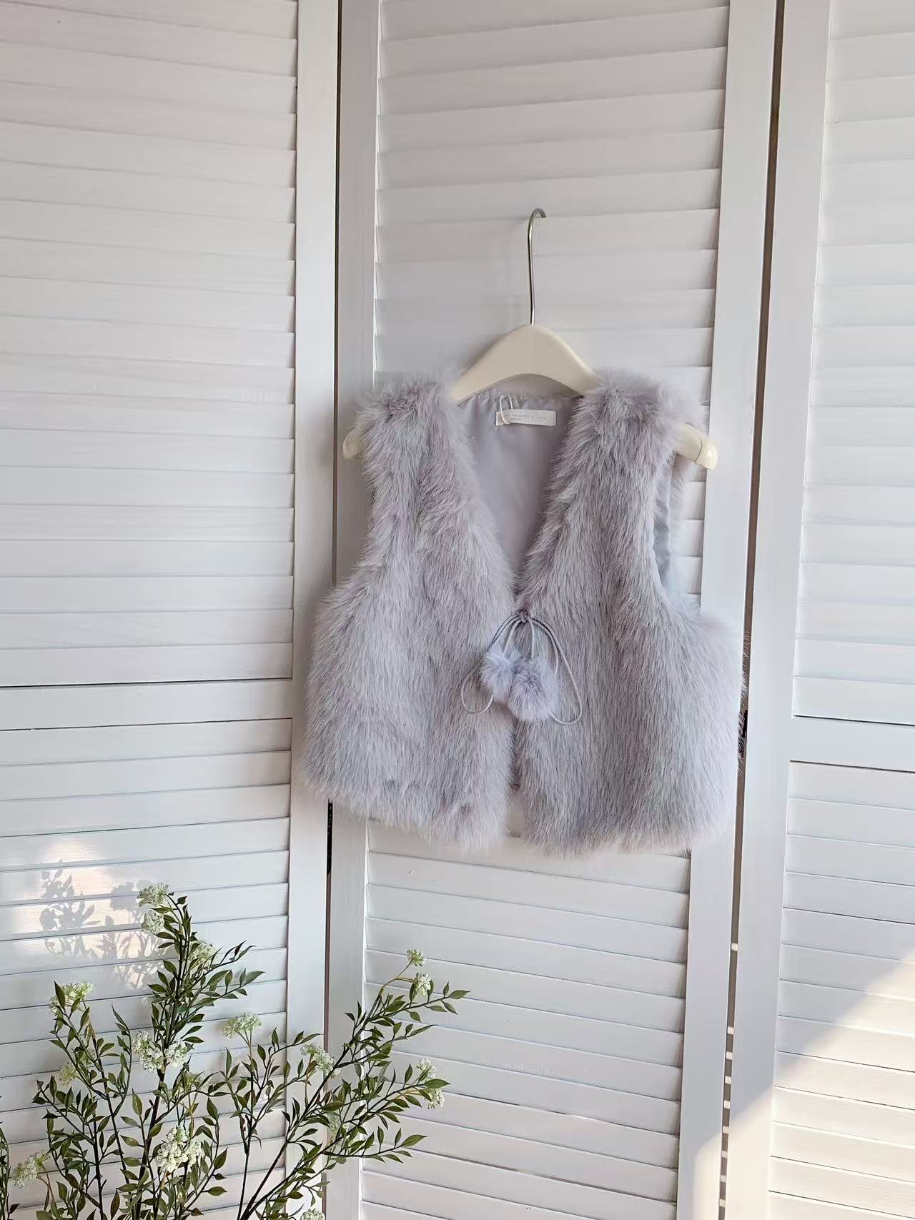 HELLO MILK TEE- 85875 毛絨馬甲