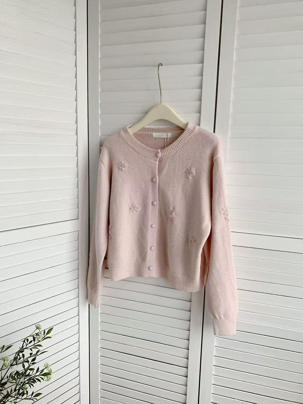 HELLO MILK TEE- 85891 簡約排扣杉