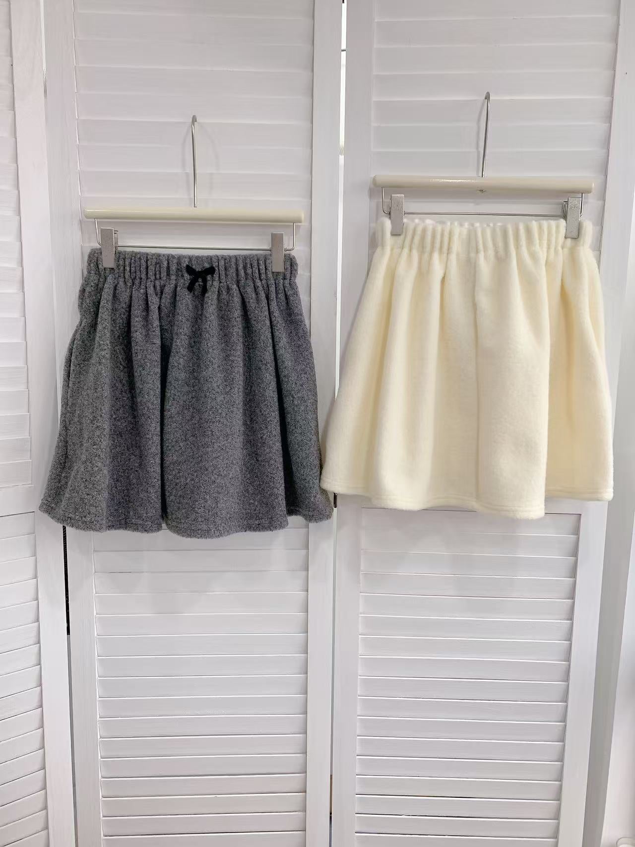 HELLO MILK TEE- 85911 簡約短裙