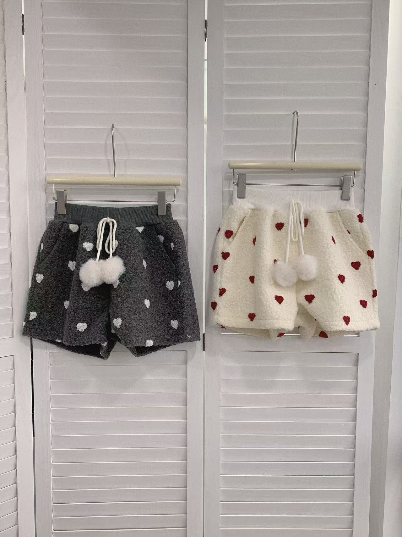 HELLO MILK TEE- 85861 愛心短褲