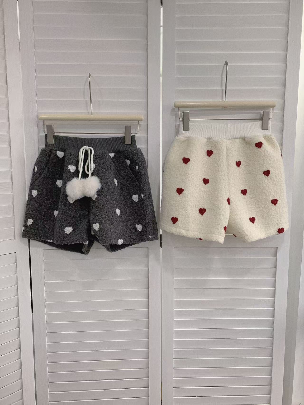 HELLO MILK TEE- 85861 愛心短褲