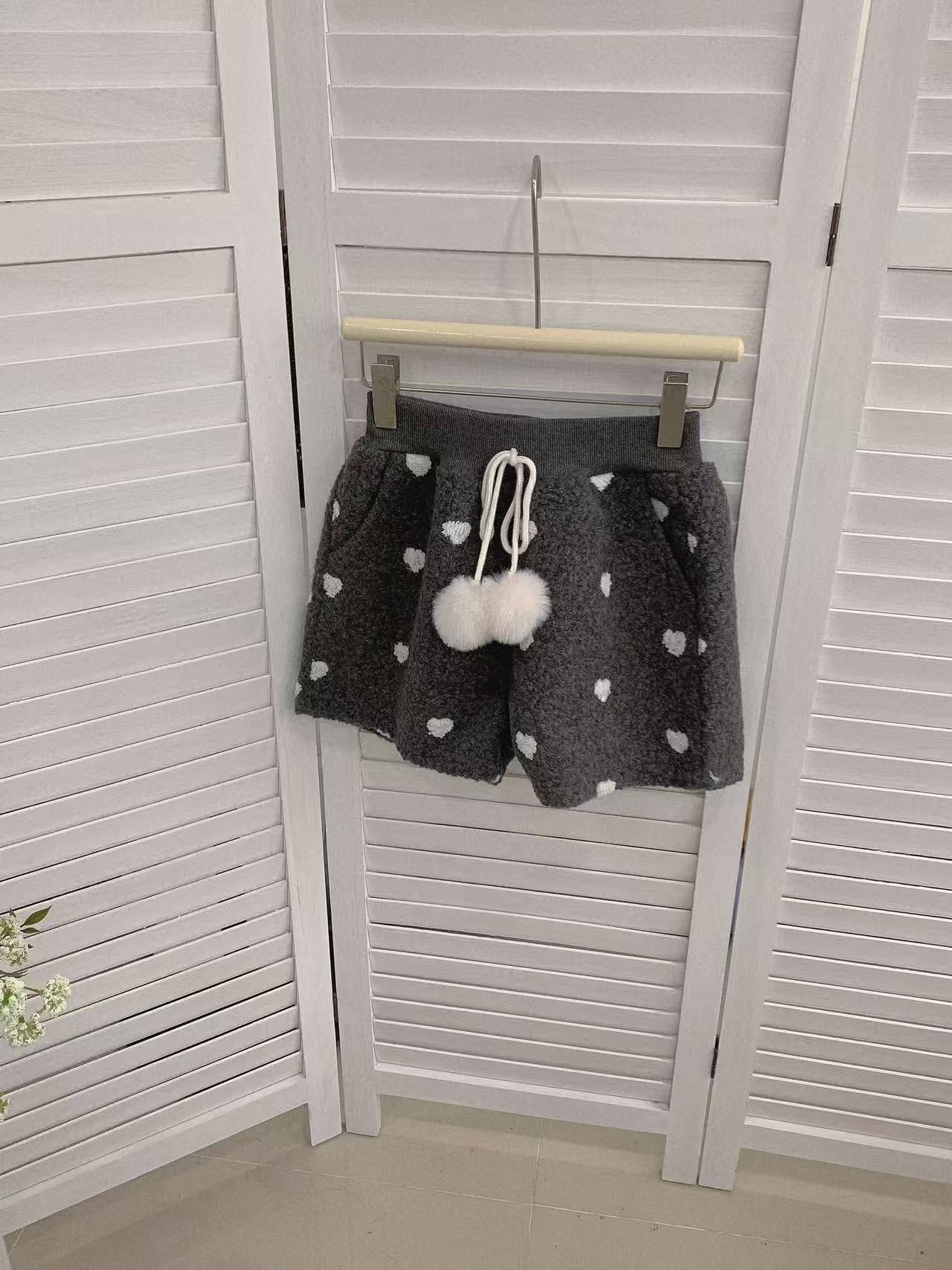 HELLO MILK TEE- 85861 愛心短褲