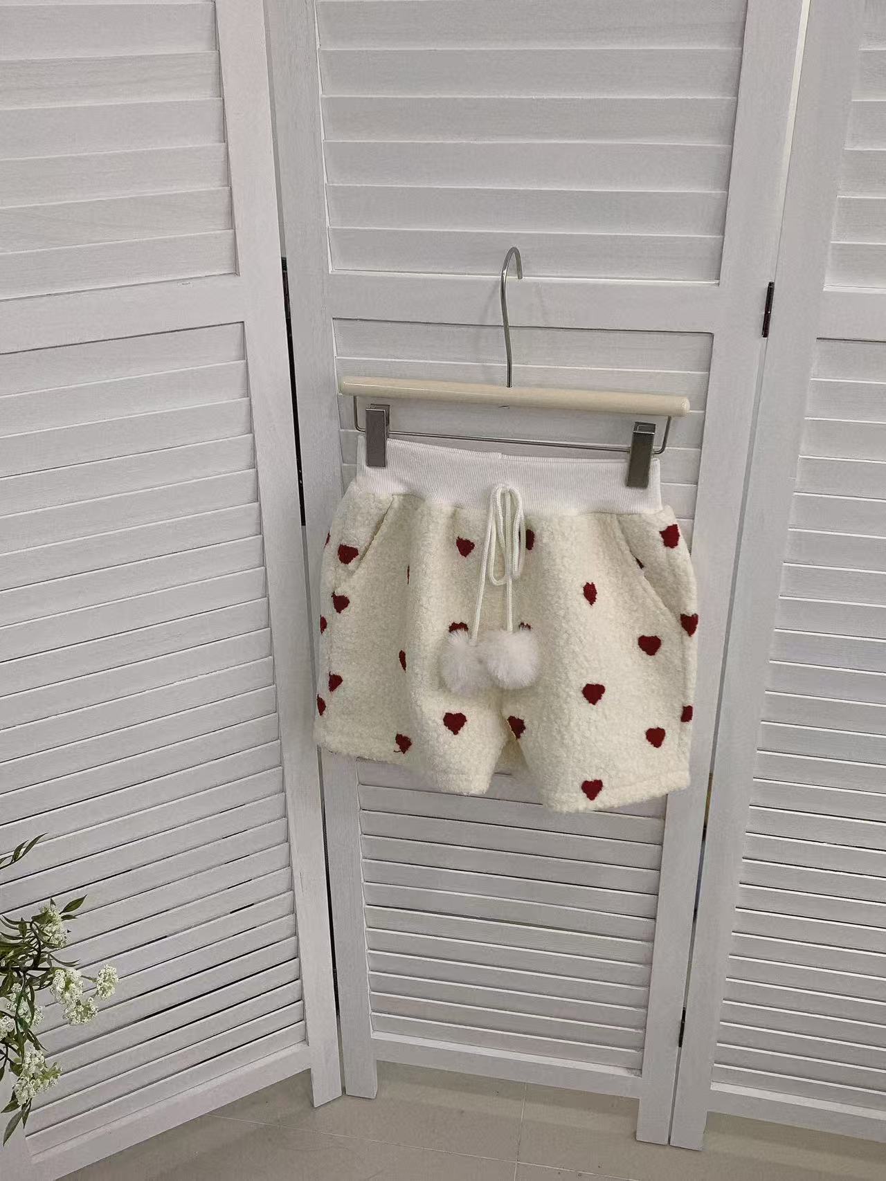 HELLO MILK TEE- 85861 愛心短褲