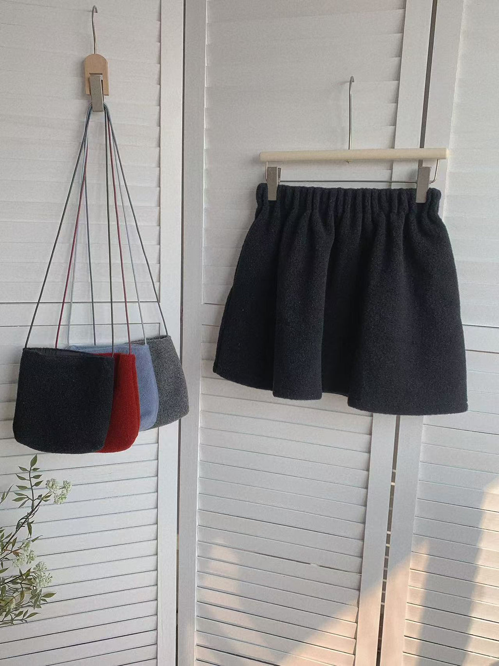 HELLO MILK TEE- 85918 毛毛短裙(有小包)