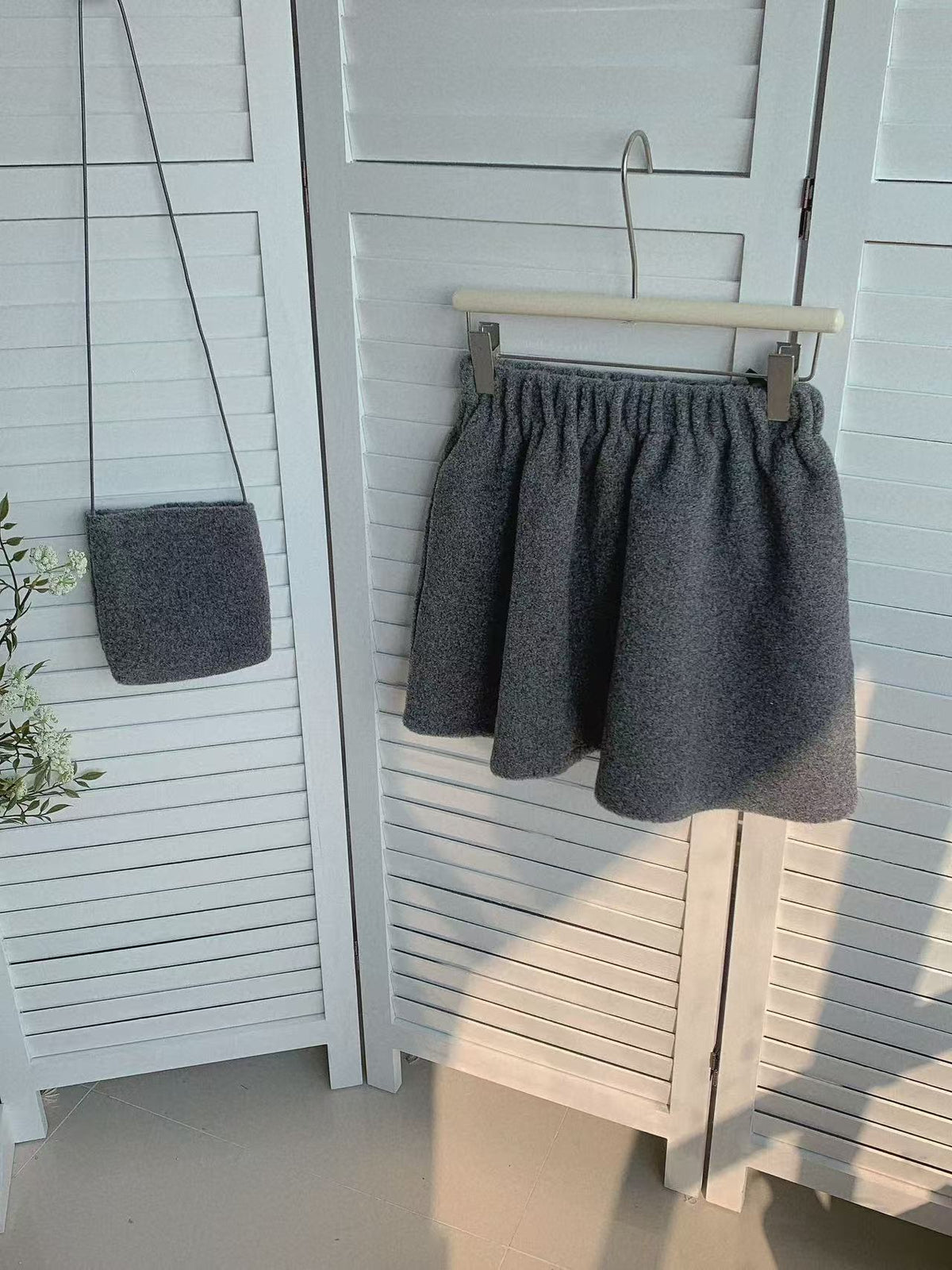 HELLO MILK TEE- 85918 毛毛短裙(有小包)