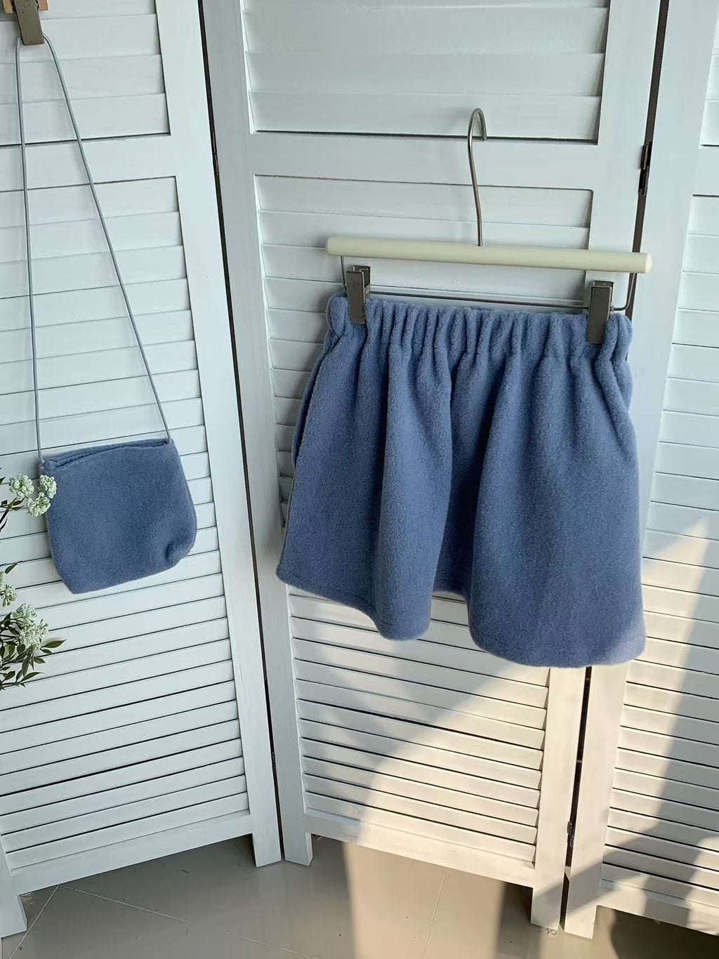 HELLO MILK TEE- 85918 毛毛短裙(有小包)