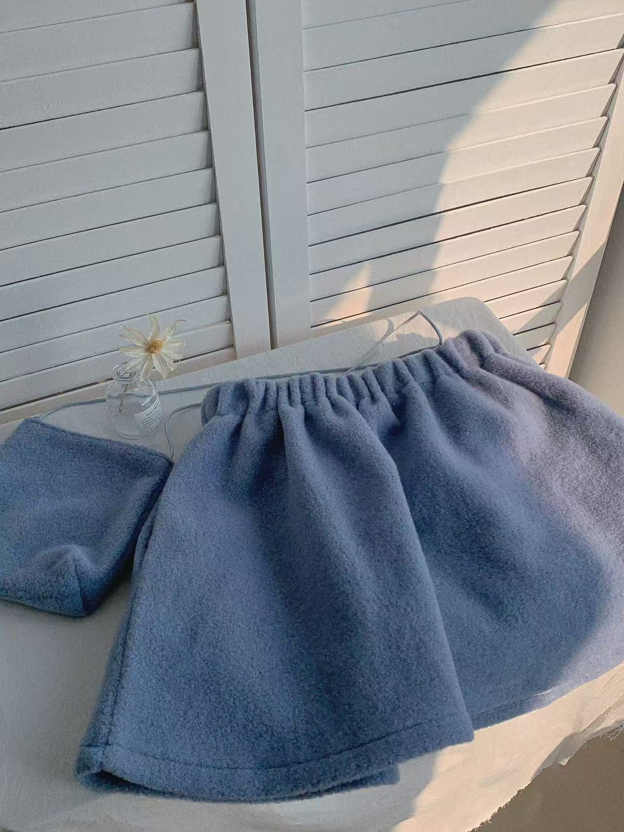 HELLO MILK TEE- 85918 毛毛短裙(有小包)