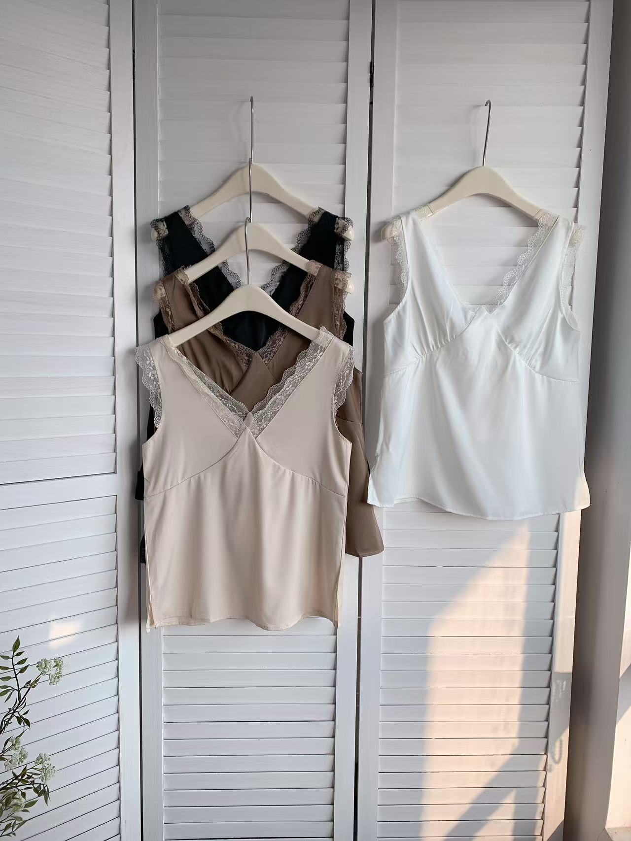 HELLO MILK TEE- 85798 拼接背心