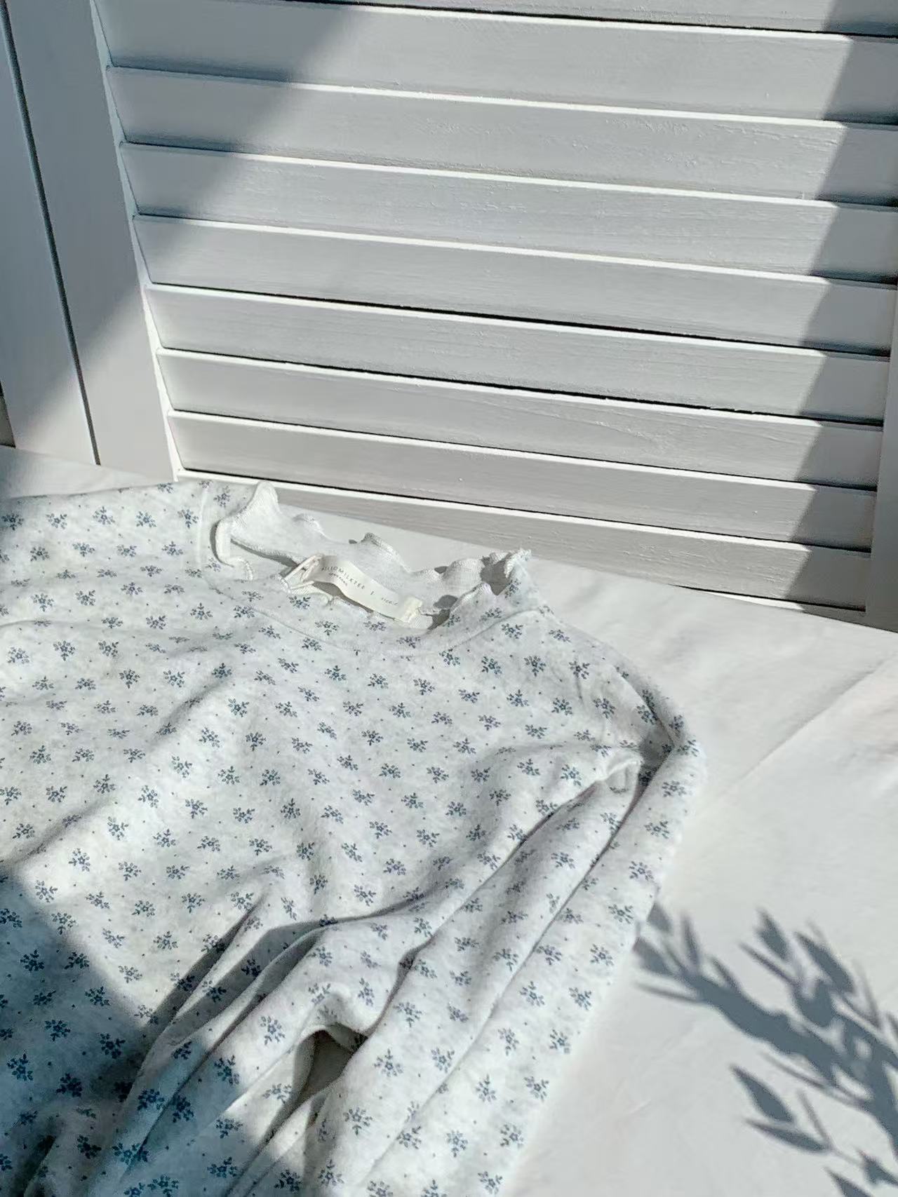 HELLO MILK TEE- 85916 碎花打底衫