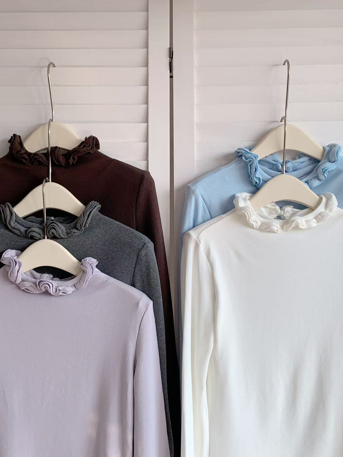 HELLO MILK TEE- 85945 套頭後珍珠扣打底衫