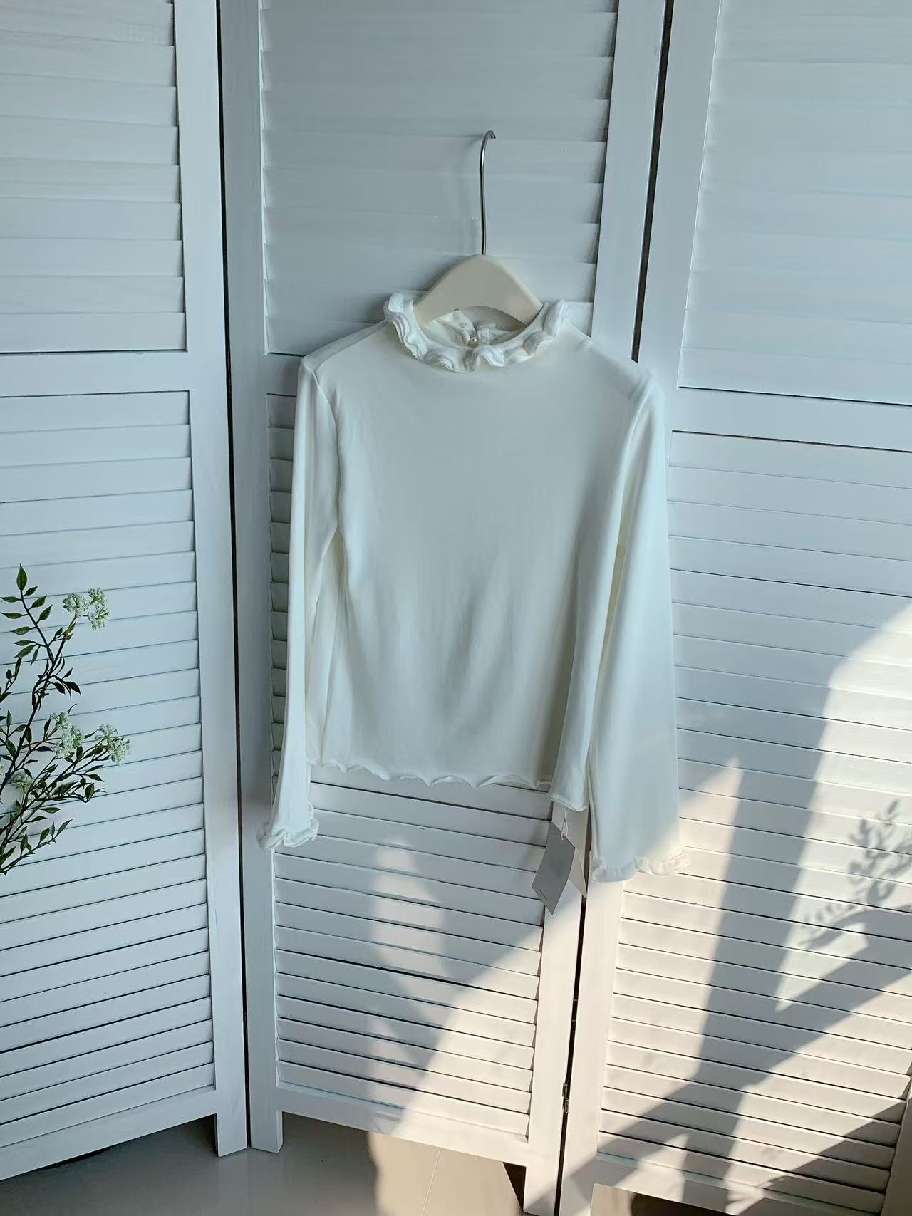 HELLO MILK TEE- 85945 套頭後珍珠扣打底衫