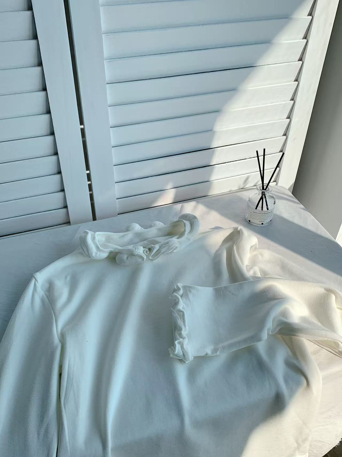 HELLO MILK TEE- 85945 套頭後珍珠扣打底衫