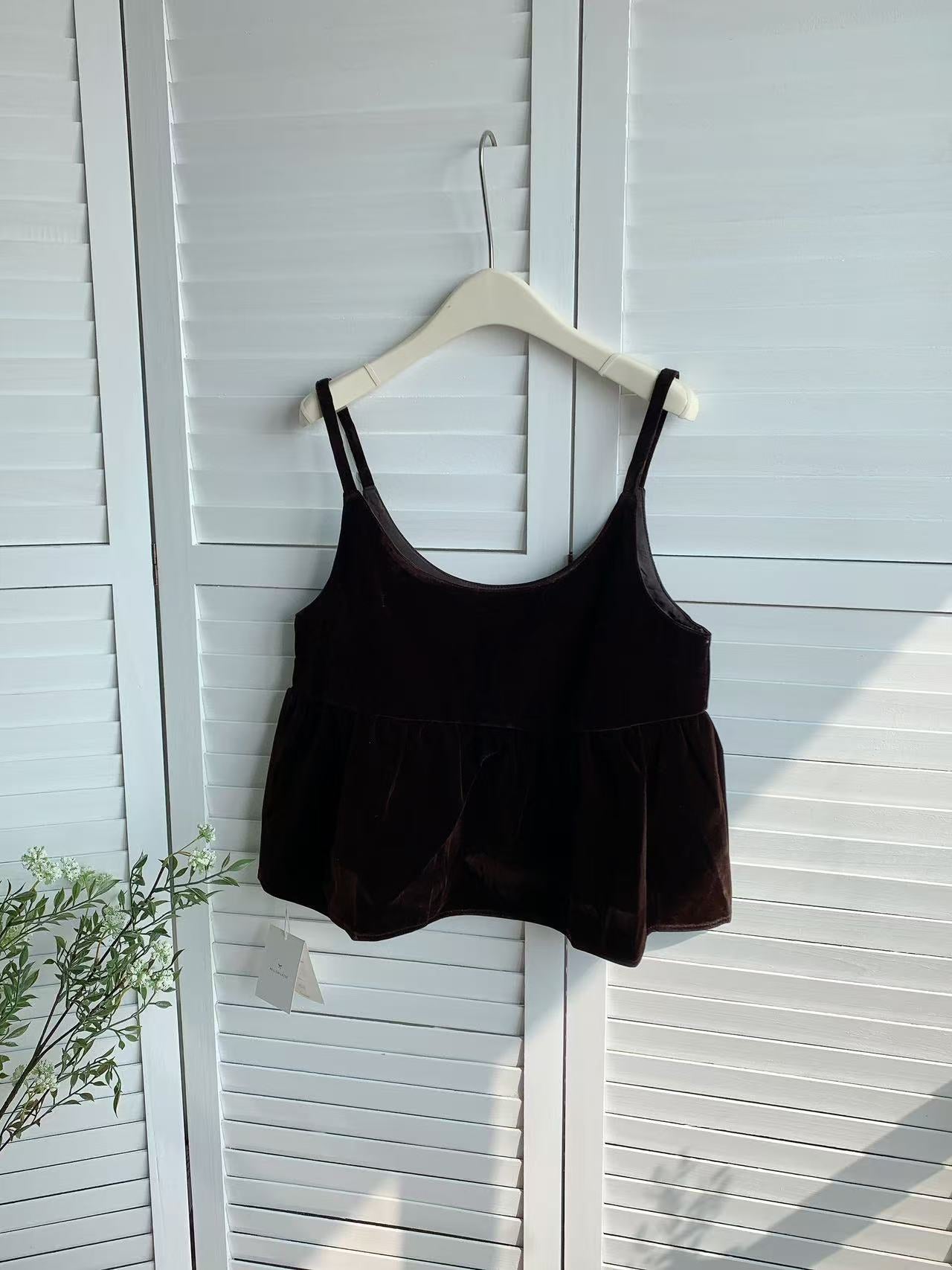 HELLO MILK TEE- 85947 絲絨吊帶衫